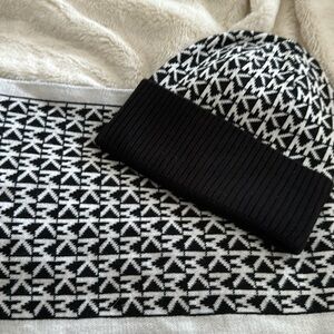 Micheal Kros Hat and scarf set